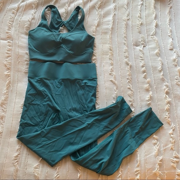 All Access Set Green/Blue: High Waisted Center Stage Leggings + Sports Bra - Picture 16 of 16